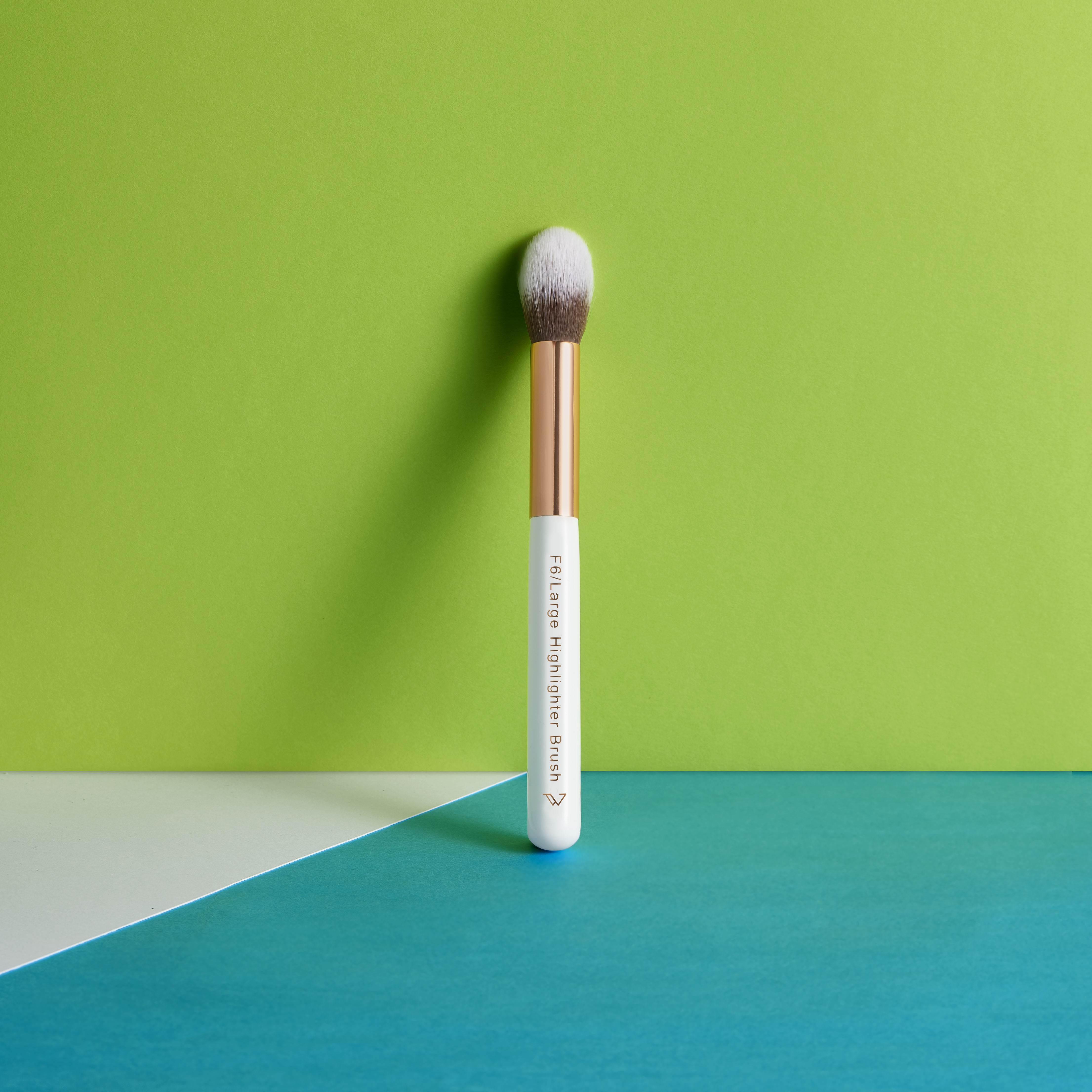 Pigment Play Large Highlighter Brush